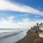El secreto de las playas de arena oscura de Colima